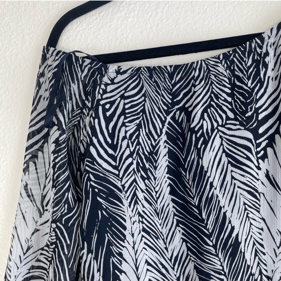 Club Monaco One-Shoulder Blouse Flare Cuffs
Palm printed size XS - Picture 6 of 16
